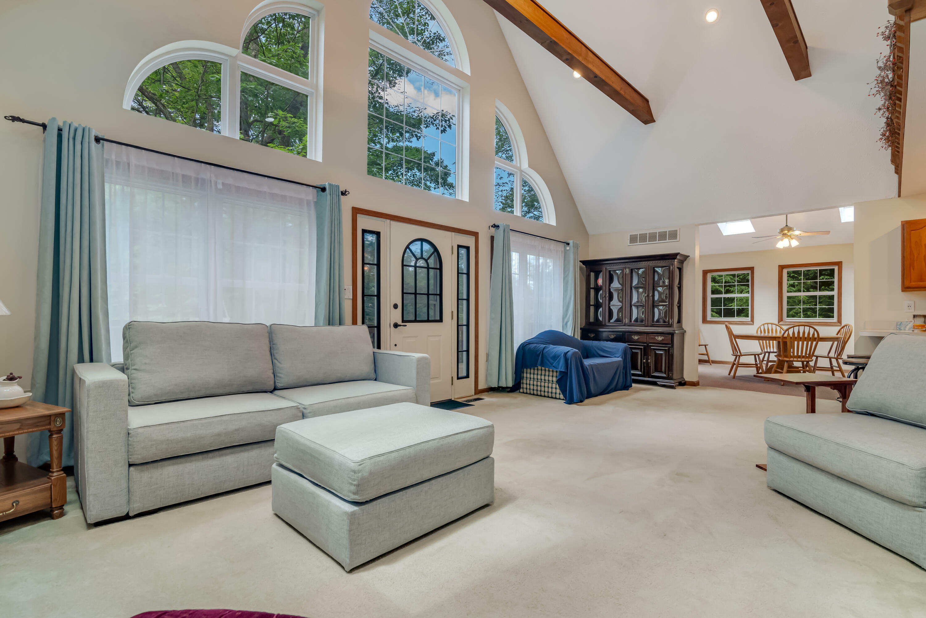 Property Photo: 132 Woodbury Drive PA 18347