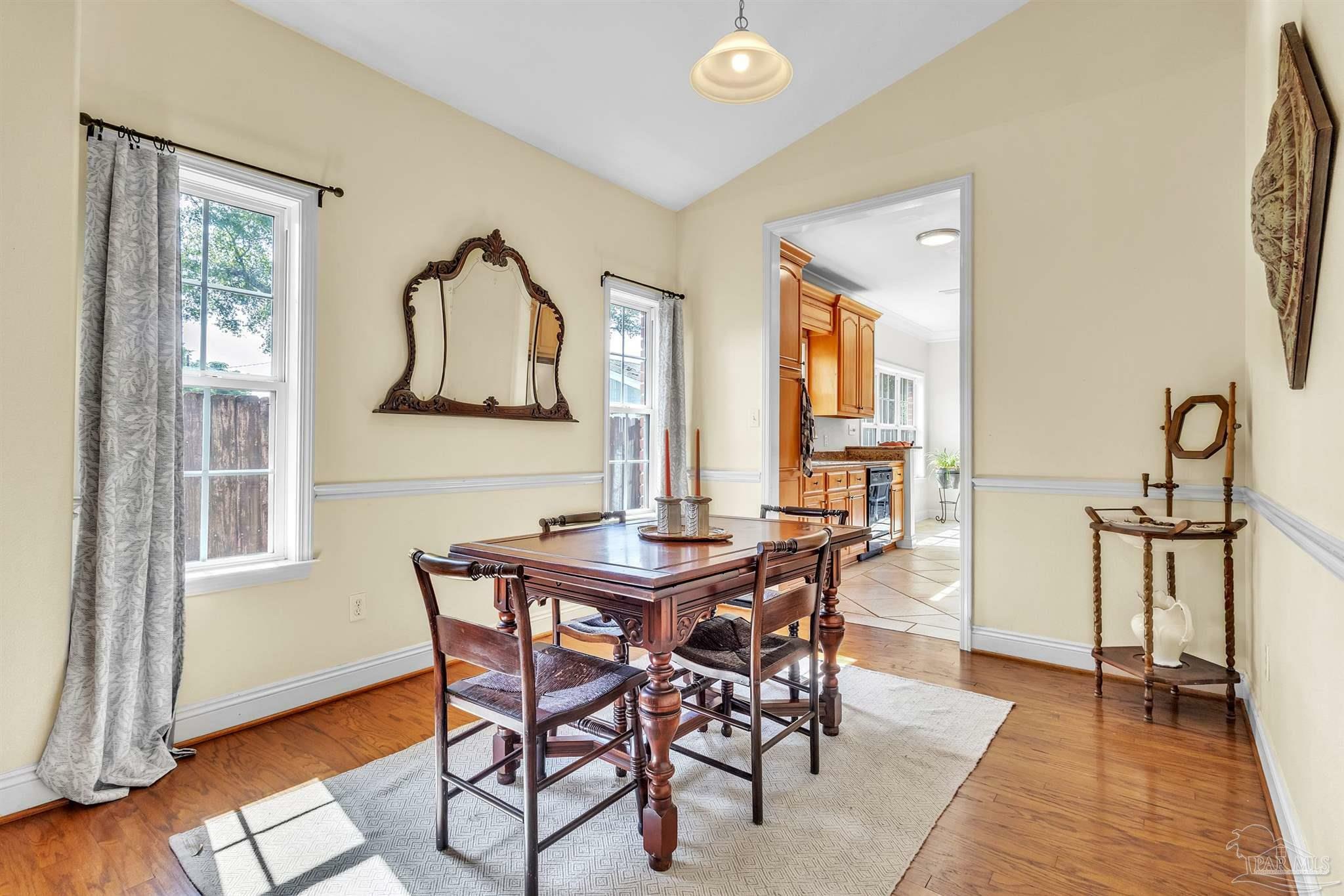 Property Photo: 919 E Bobe St FL 32503
