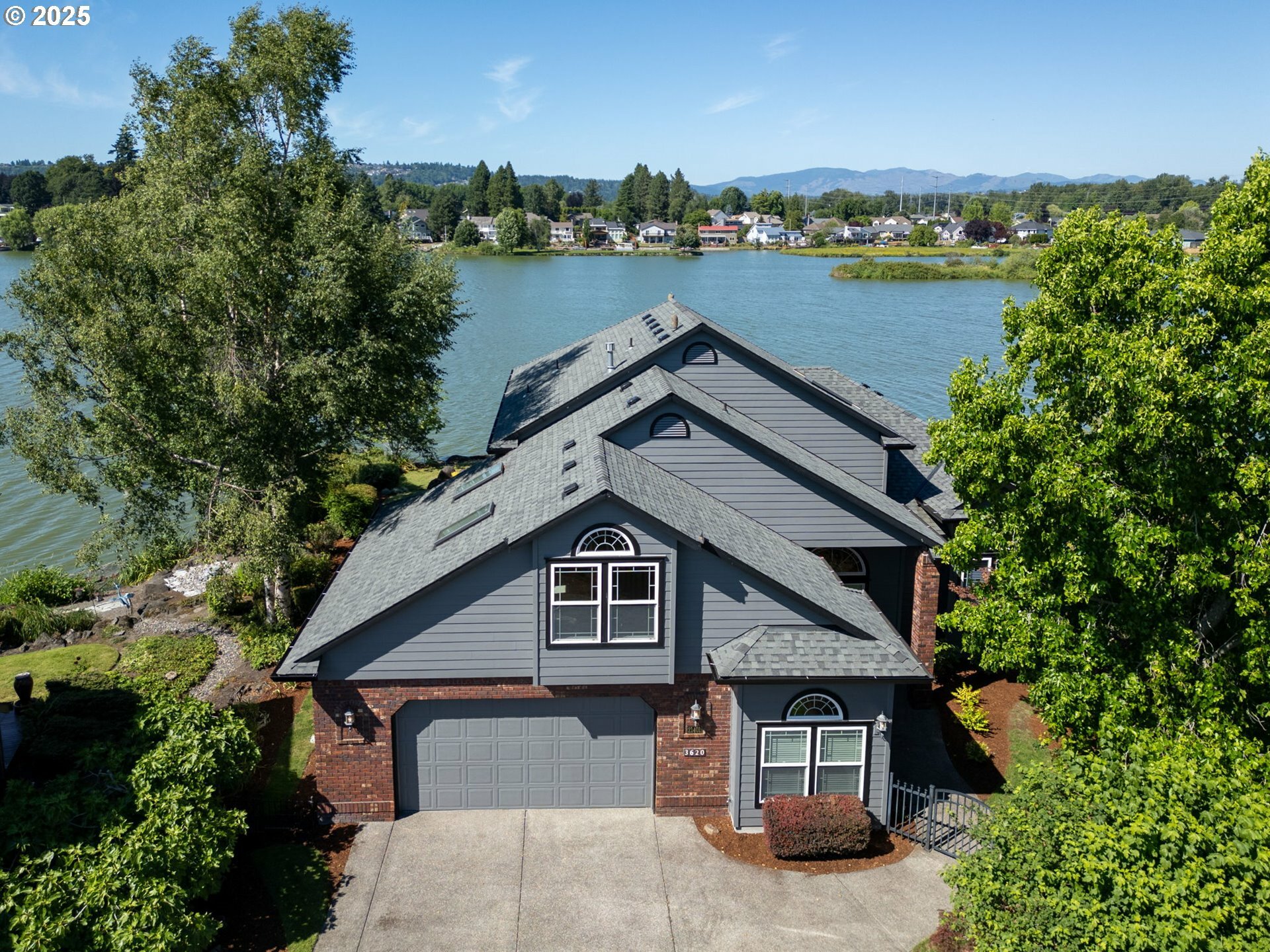21401 NE Shore Dr  Fairview OR 97024 photo