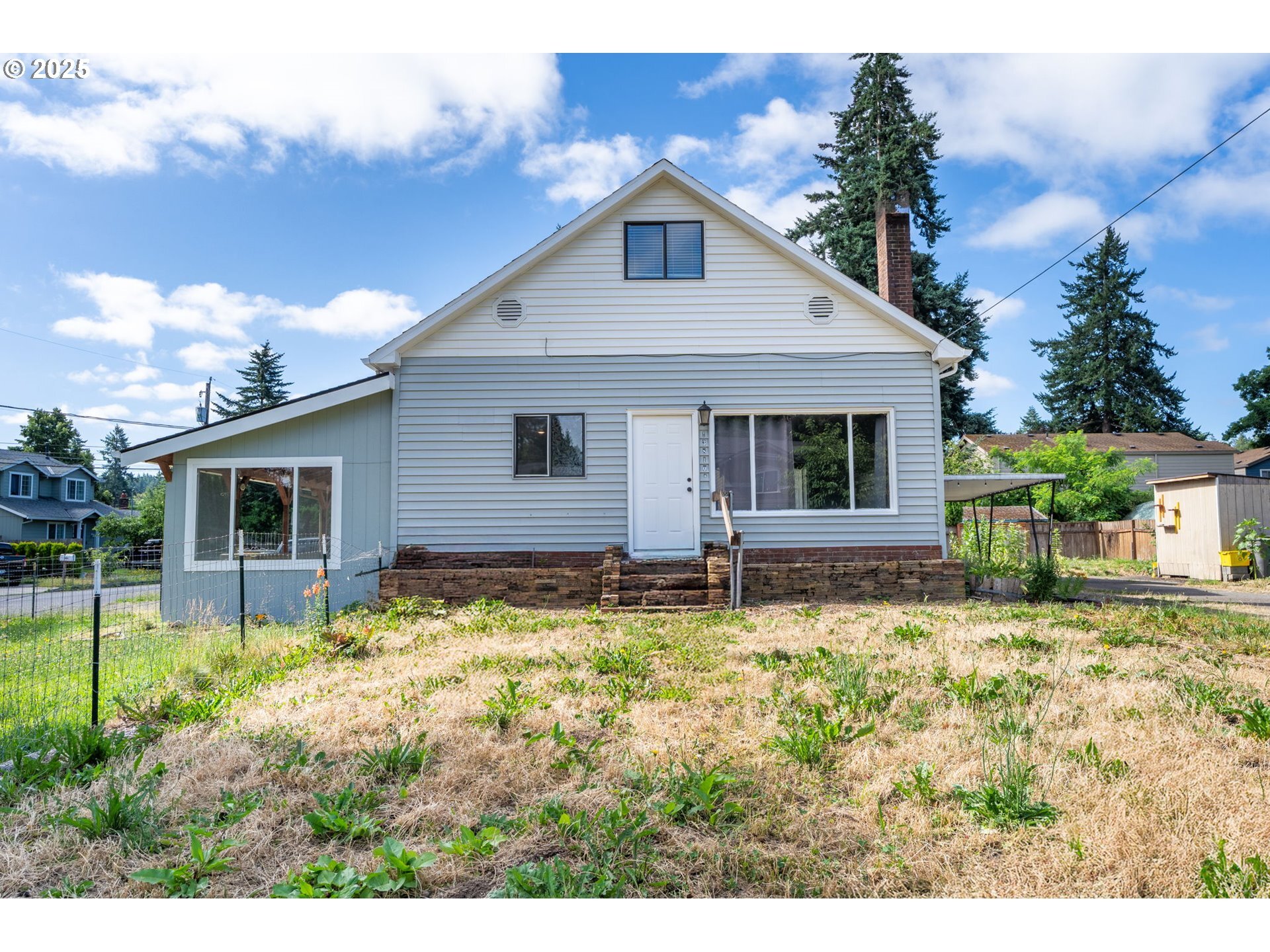 Property Photo: 13810 SE Knight St OR 97236