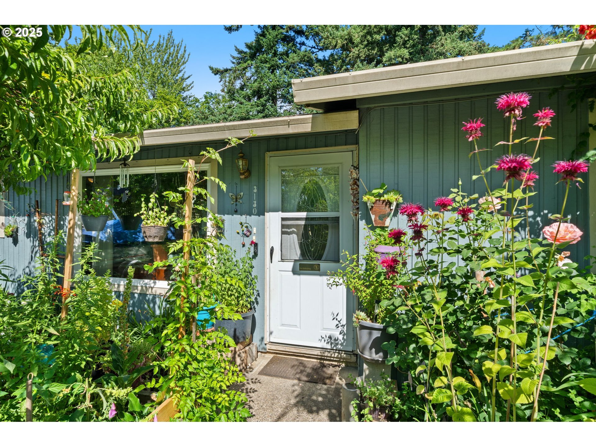 Property Photo: 3130 SE 161st Ave OR 97236