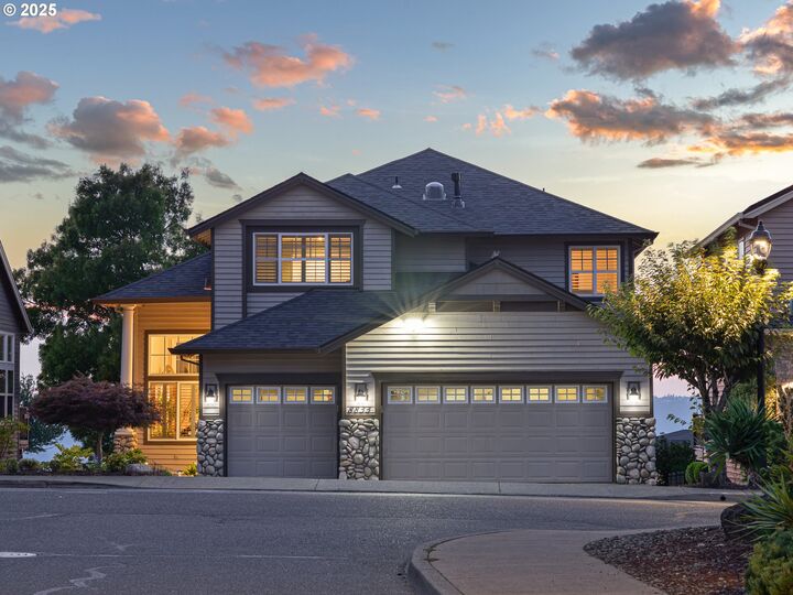 Property Photo: 8833 SE Bristol Park Dr OR 97086