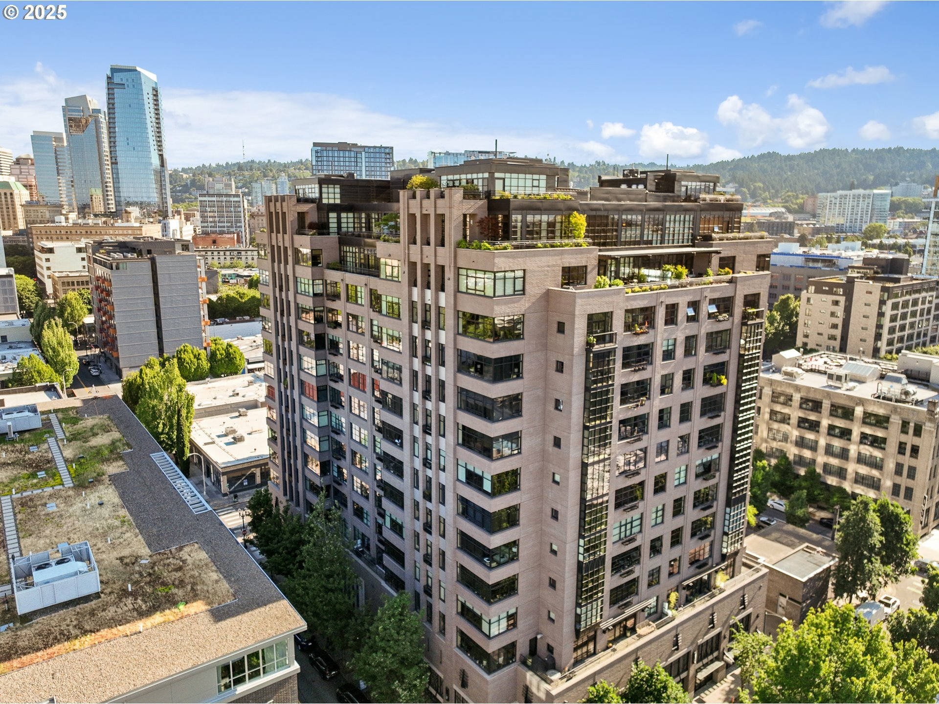 Property Photo:  333 NW 9th Ave 1007  OR 97209 