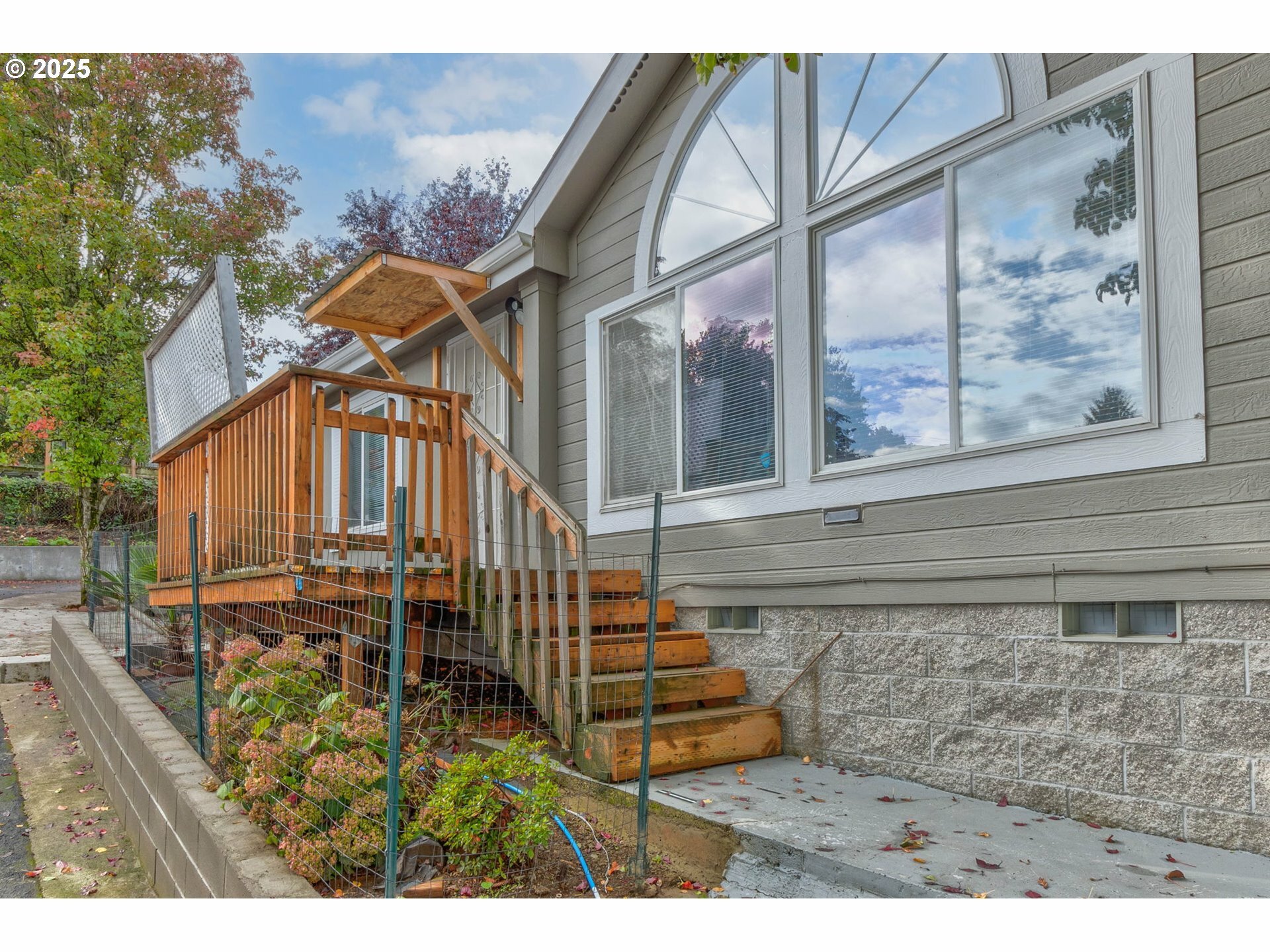 Property Photo:  3228 NE Lombard St  OR 97211 