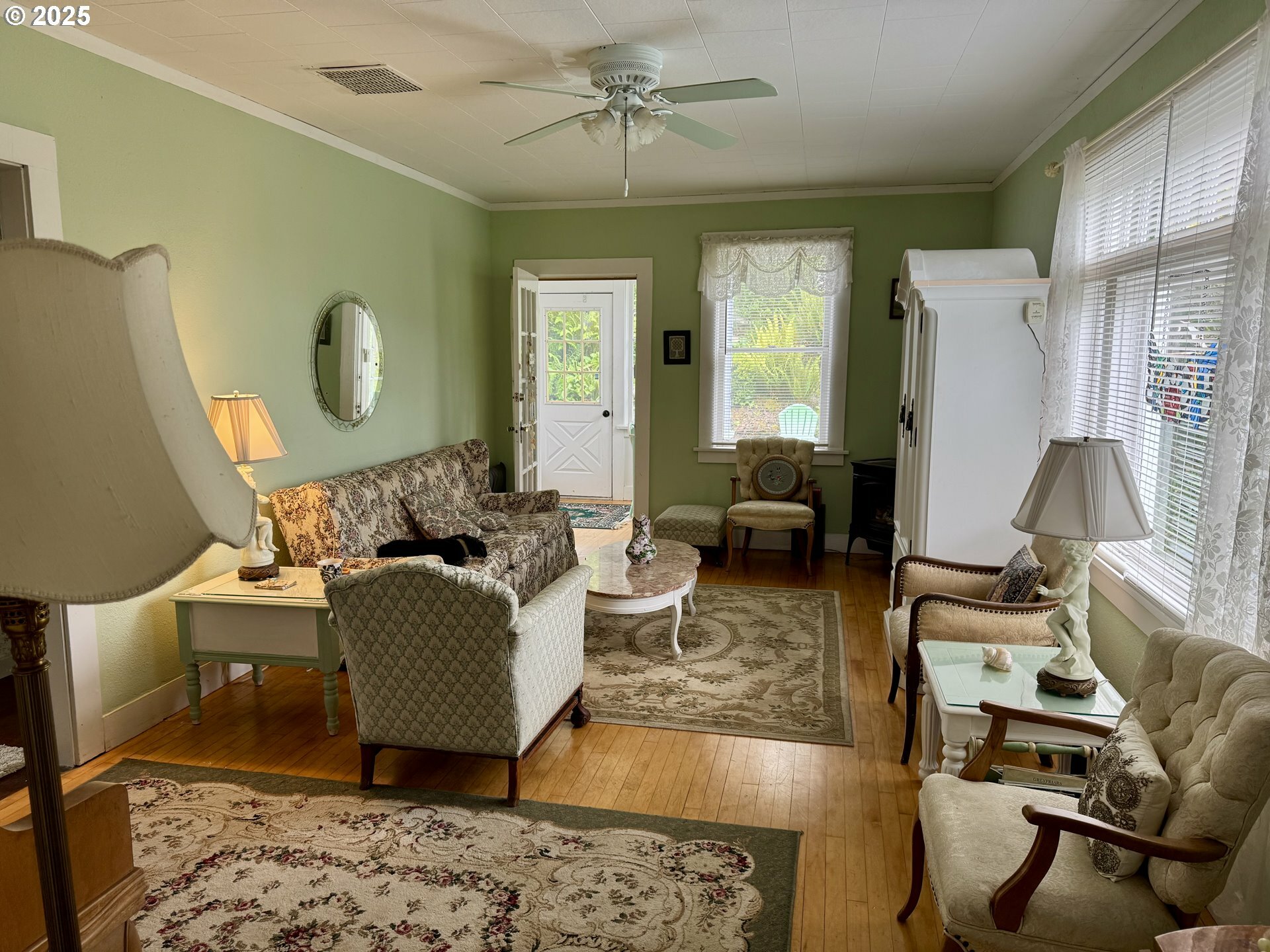 Property Photo: 210 W Exchange St OR 97103