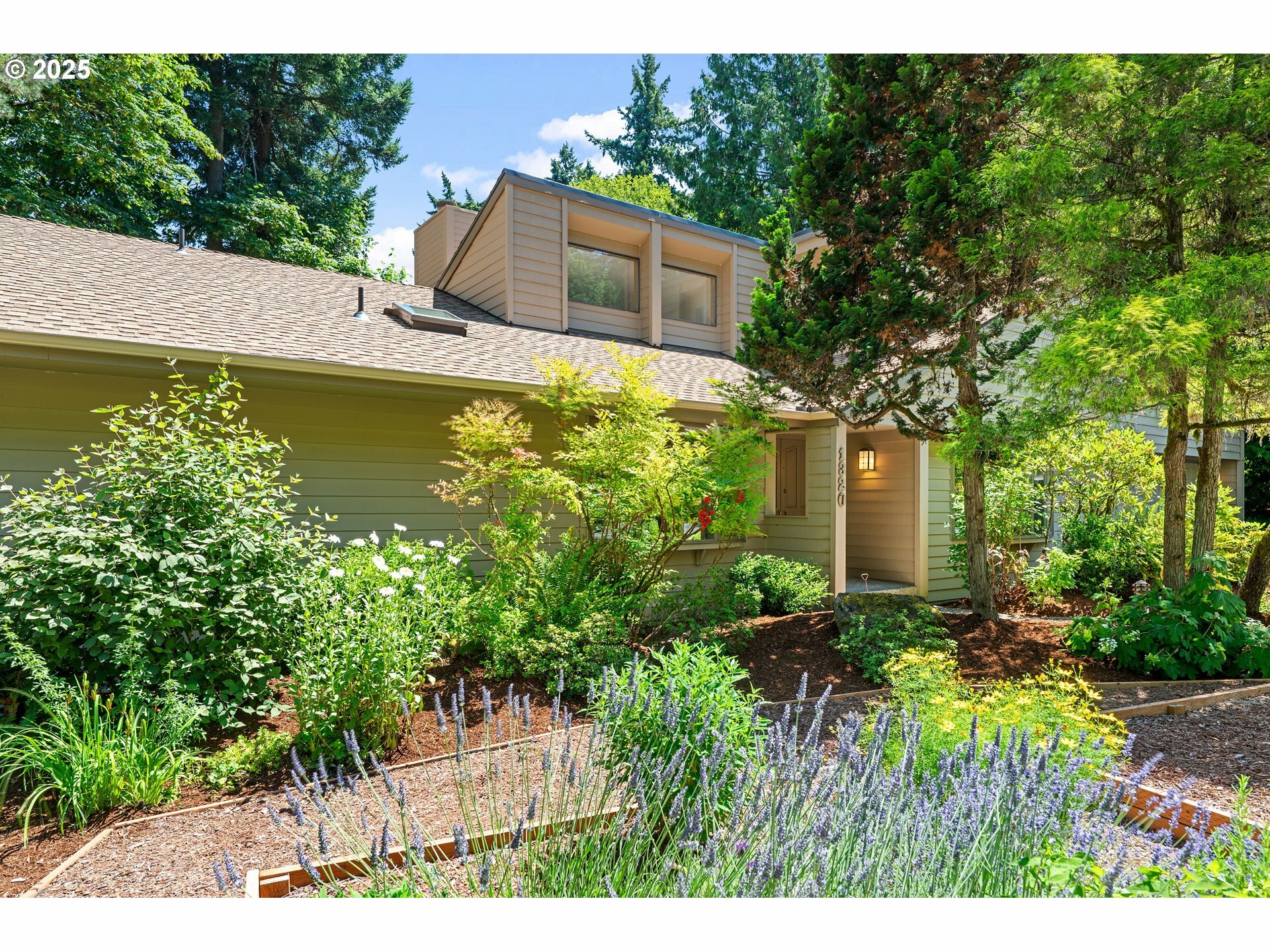 Property Photo: 1320 SW Kari Ln OR 97219