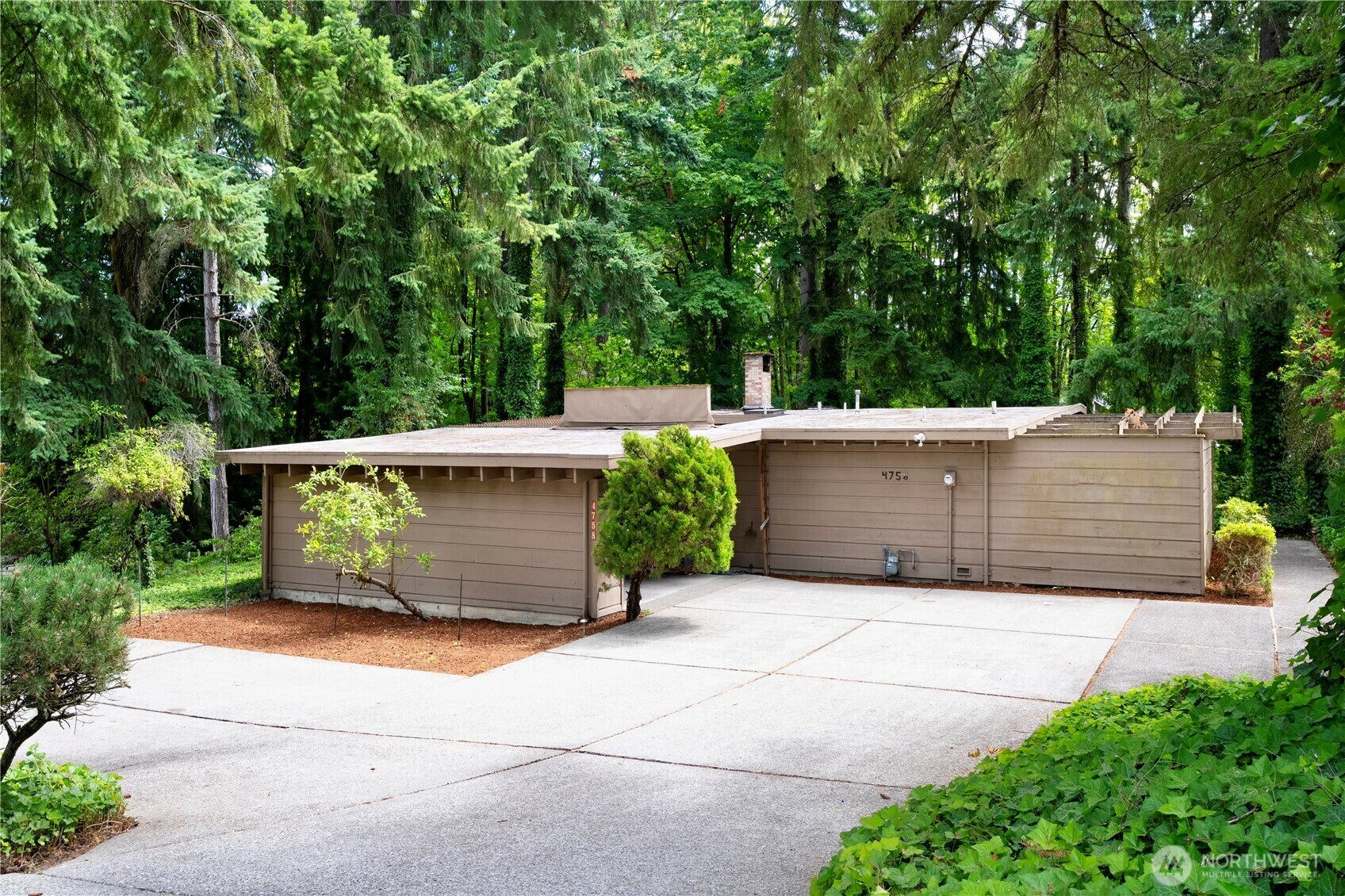 Property Photo: 4758 118th Ave SE WA 98006