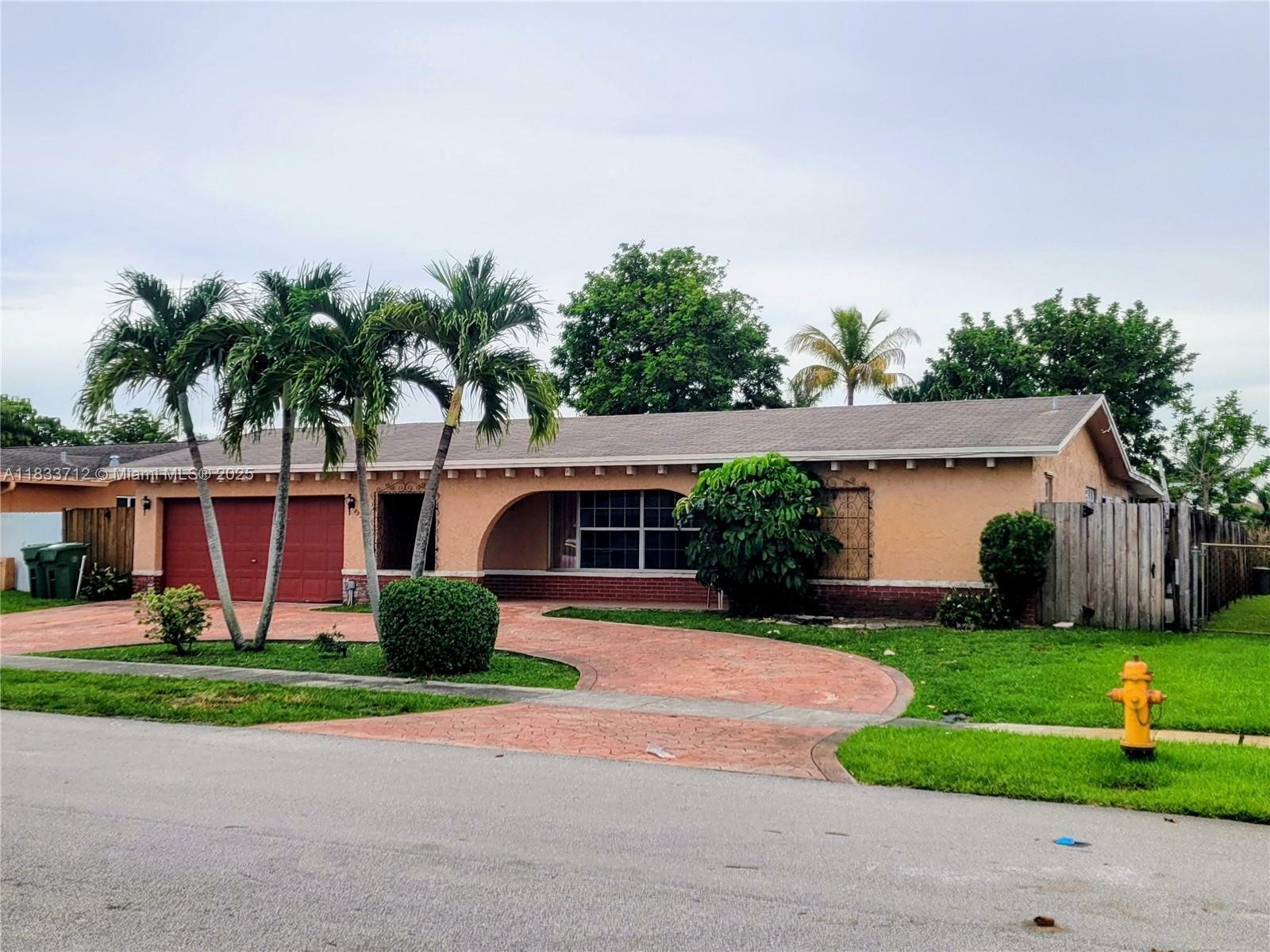 Property Photo:  