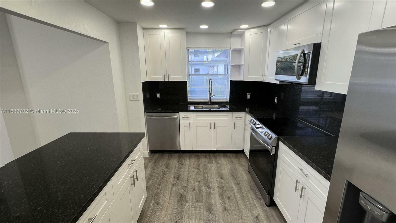 Property Photo: 1020 Meridian Ave 201 FL 33139