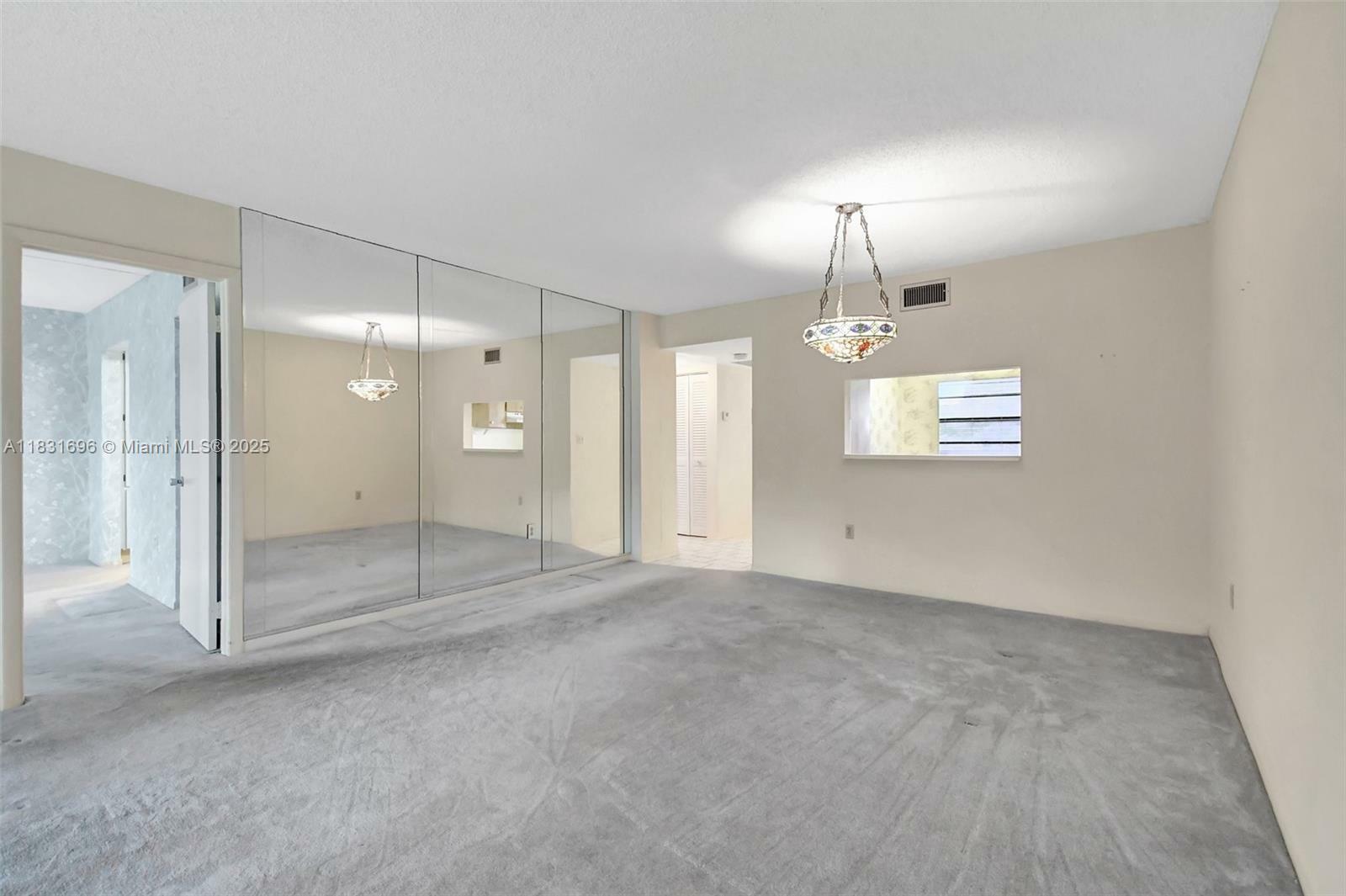 Property Photo: 1001 Colony Point Cir 220 FL 33026