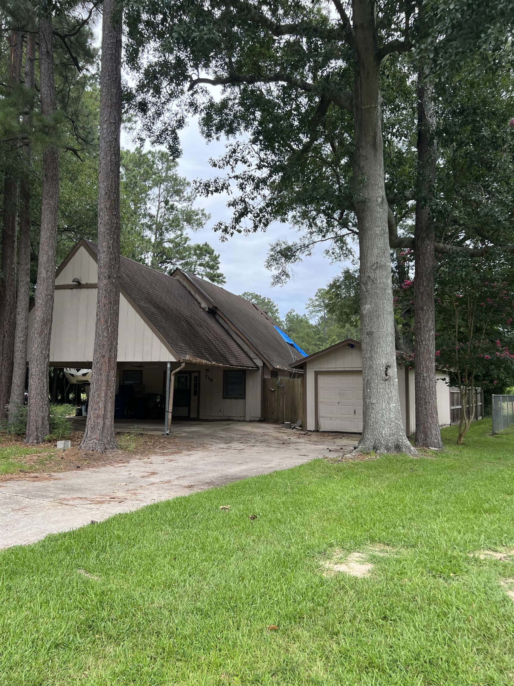 Property Photo: 718 E Wildwood TX 77663