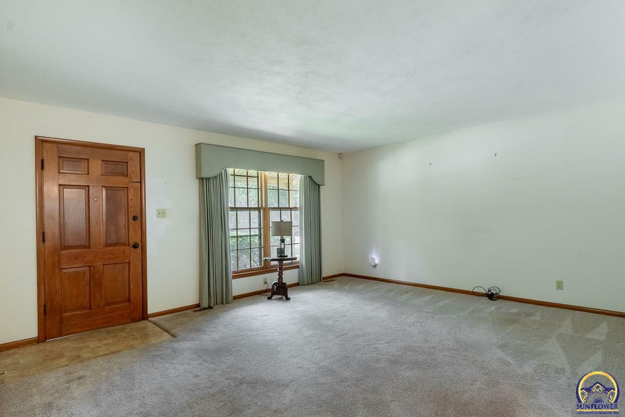 Property Photo:  3310 SW 31st St  KS 66614 