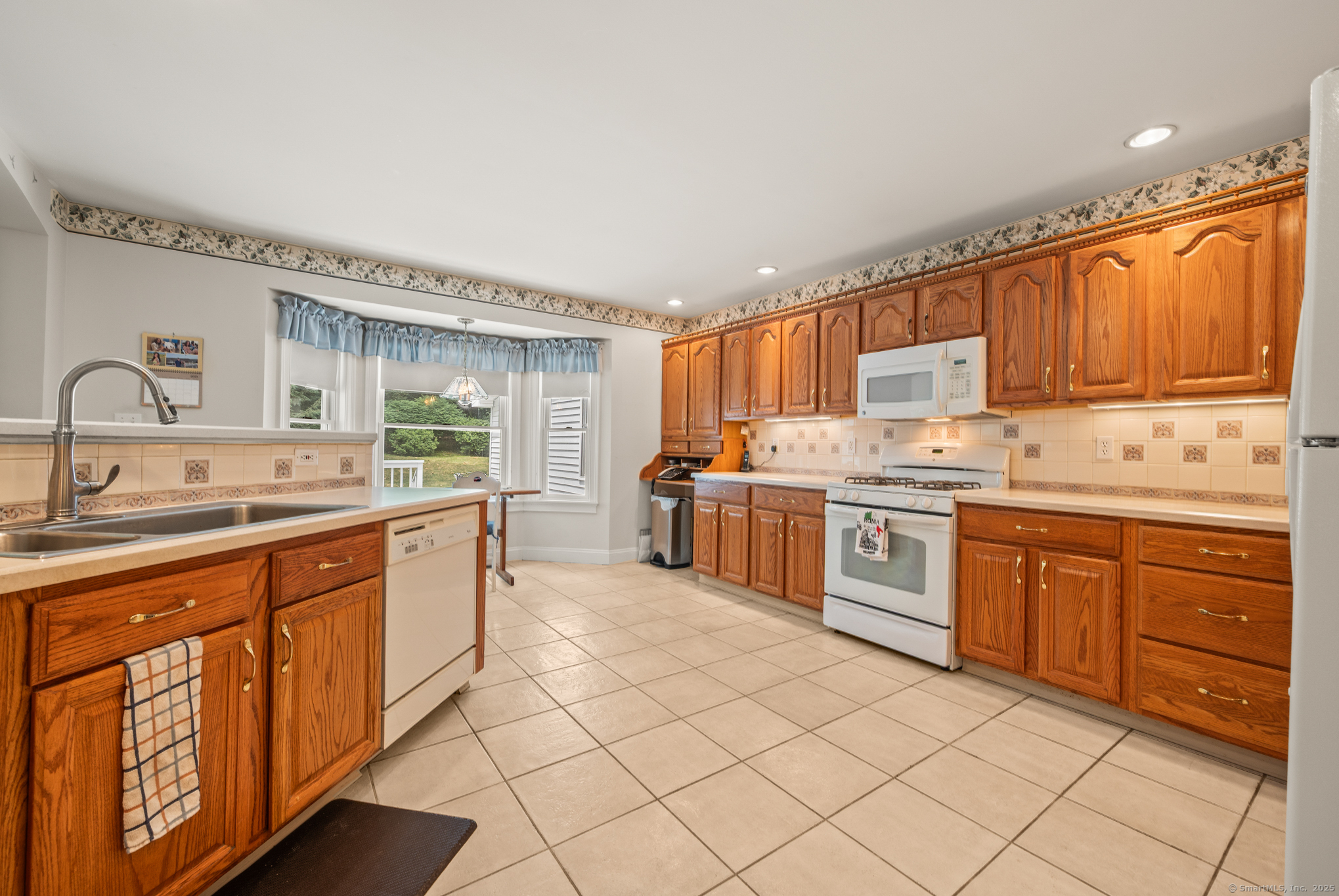 Property Photo:  14 Crane Place  CT 06070 
