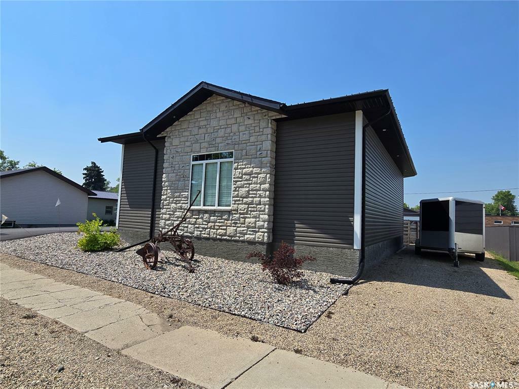 Property Photo: 812 Pacific Street SK S0G 2B0