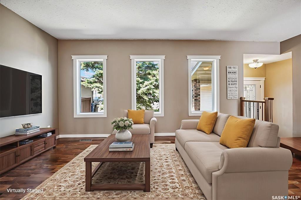 Property Photo: 731 Swan Crescent SK S7J 5C7