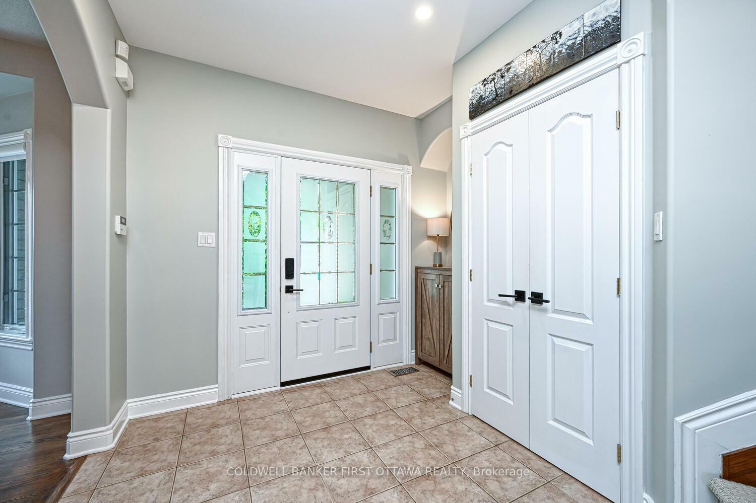 Photo de la propriété: 105 Sirocco Crescent ON K2S 2C9