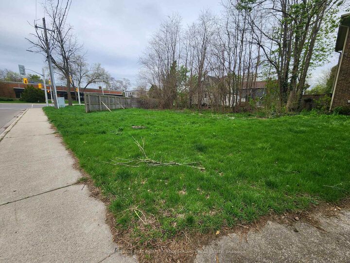 Property Photo:  685 Brant Street  ON L7R 2H4 