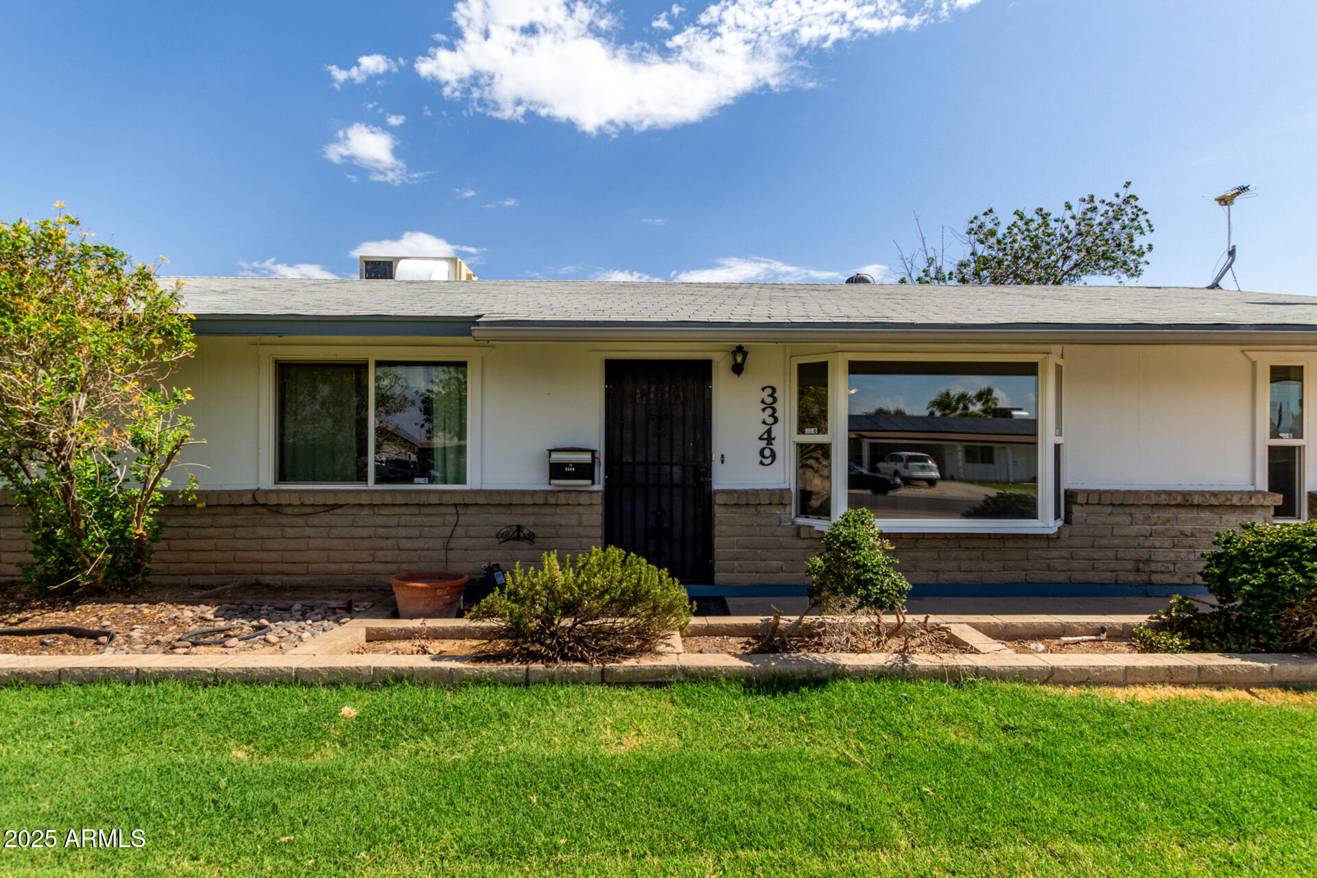 Property Photo: 3349 W Surrey Avenue AZ 85029