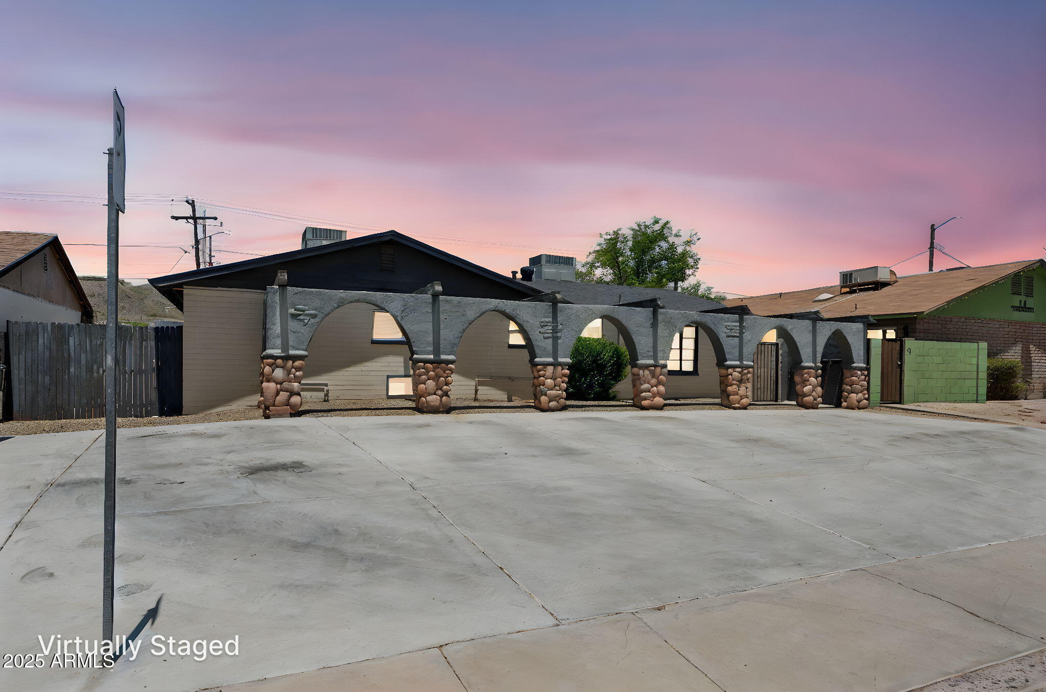Property Photo: 20 W Sunnyslope Lane AZ 85021