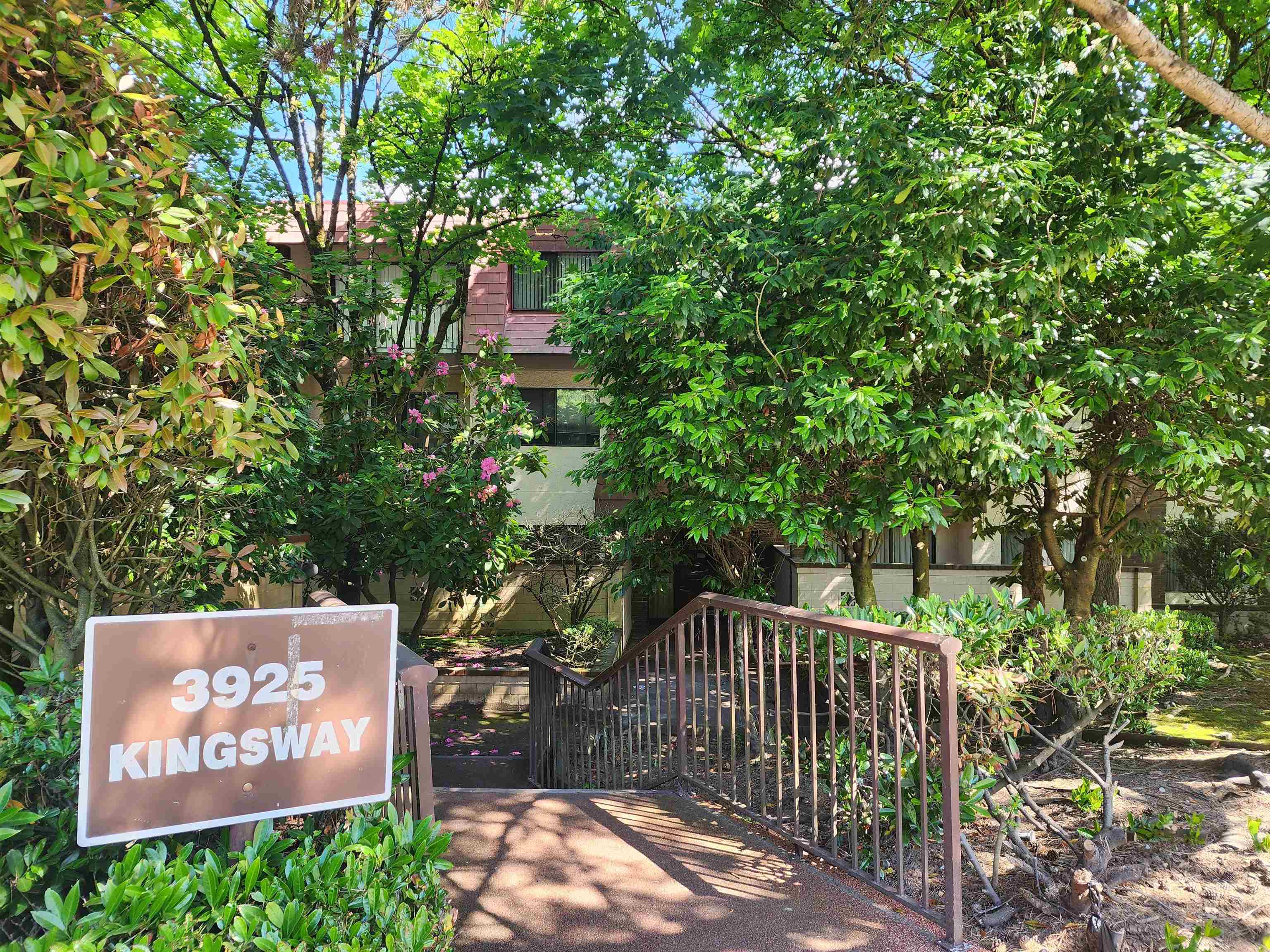 Property Photo: 3925 Kingsway Street 209 BC V5H 3Y7