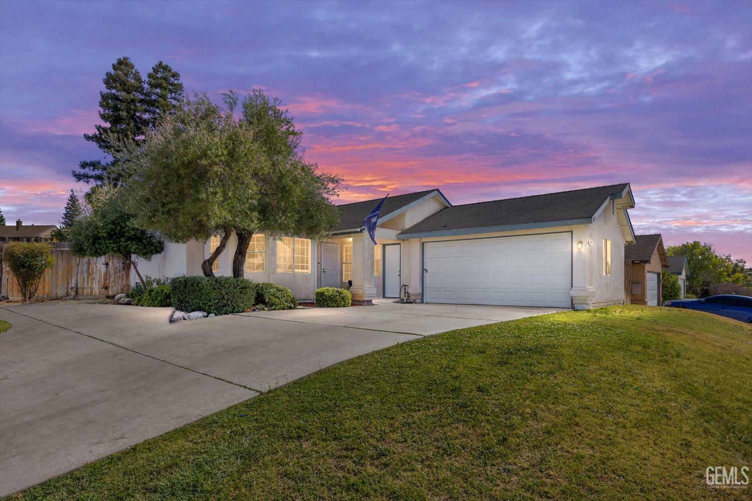 Property Photo: 6305 Wolfe Creek Drive CA 93306