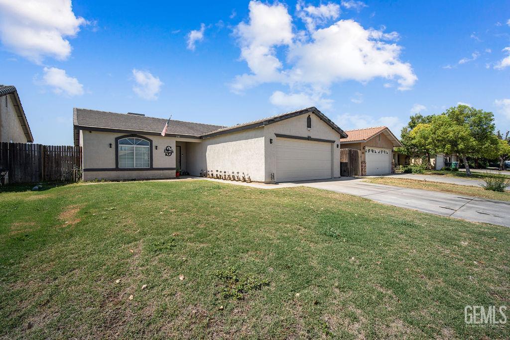 Property Photo: 541 Sunset Meadow Lane CA 93308