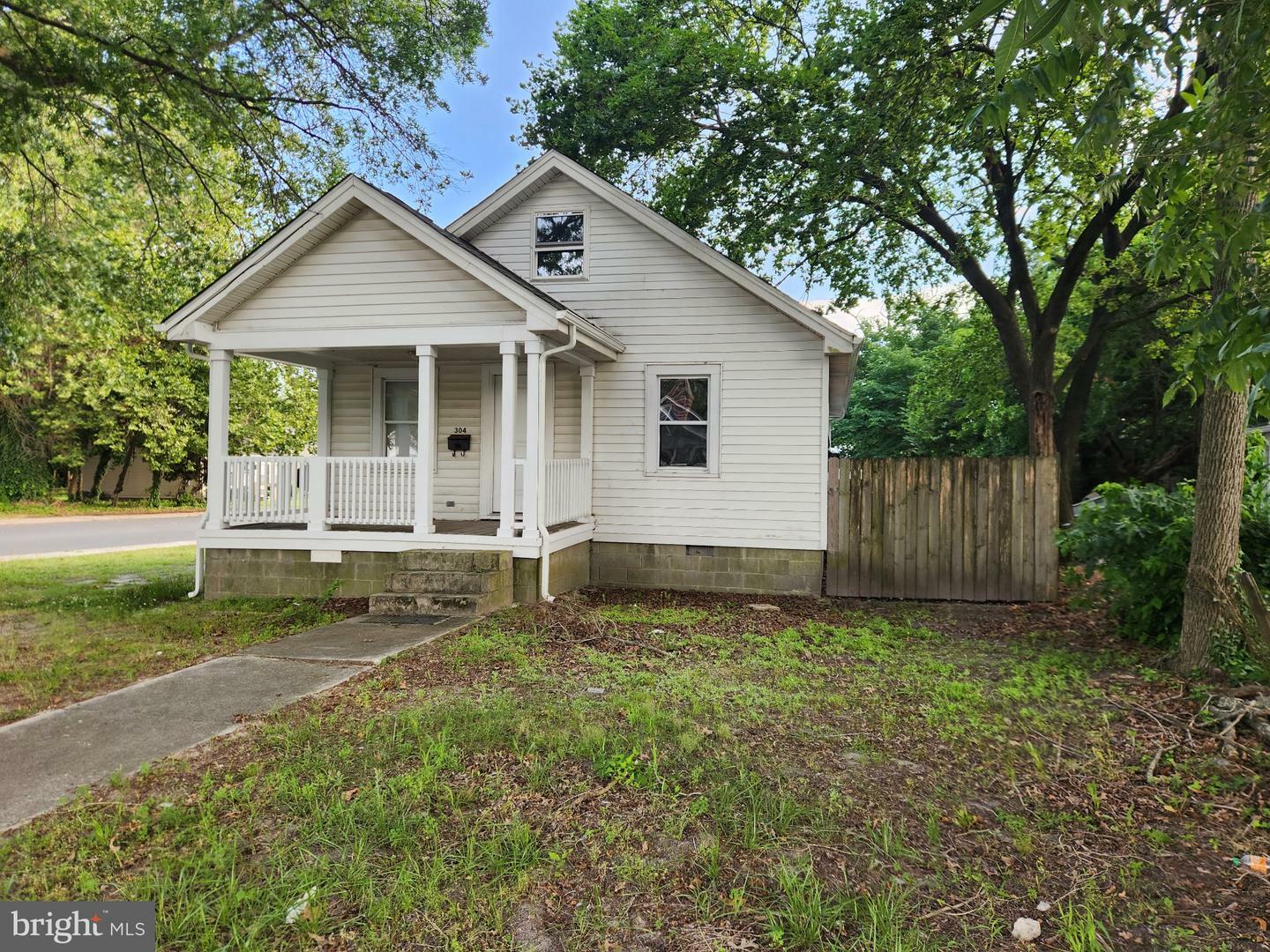 Property Photo: 304 E Lincoln Avenue MD 21804