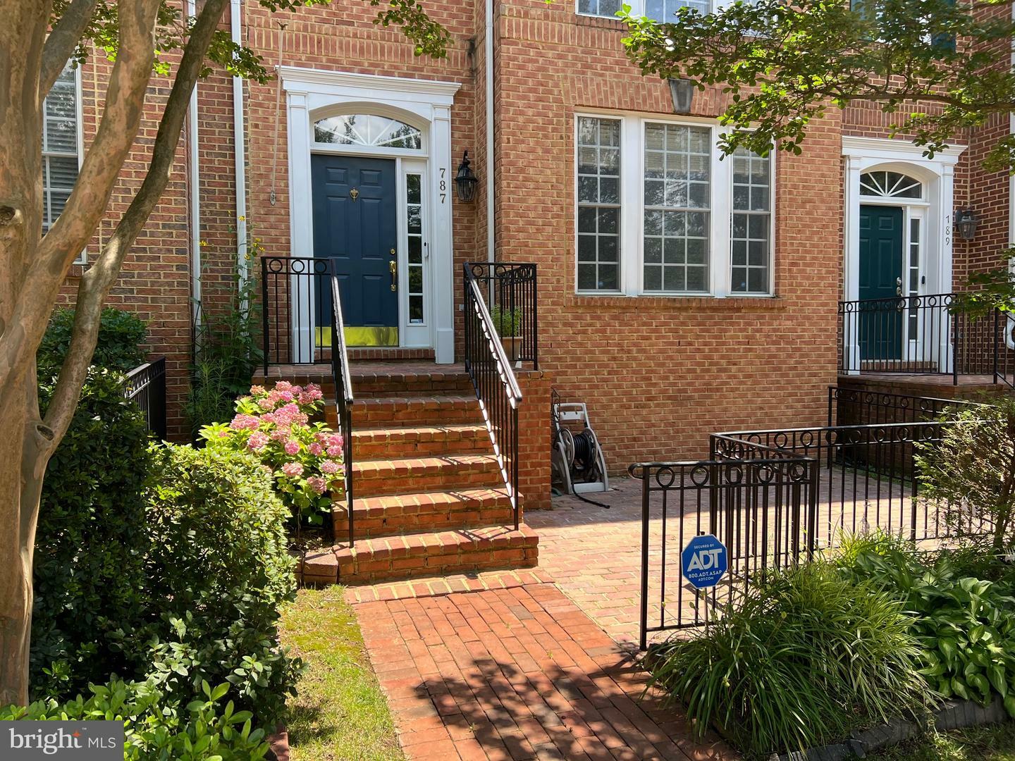 Property Photo: 787 Vestal Street VA 22191