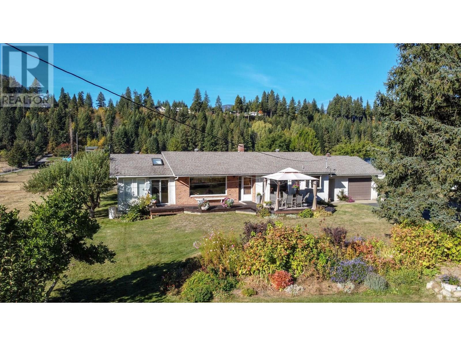 Property Photo: 2697 Shoreacres Road BC V1N 4R1
