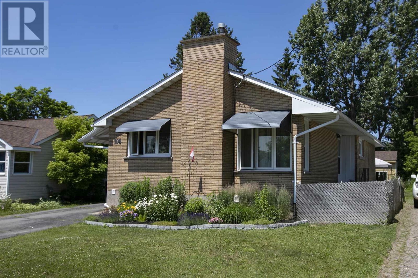 Property Photo:  108 Smale Ave  ON P6B 1S5 