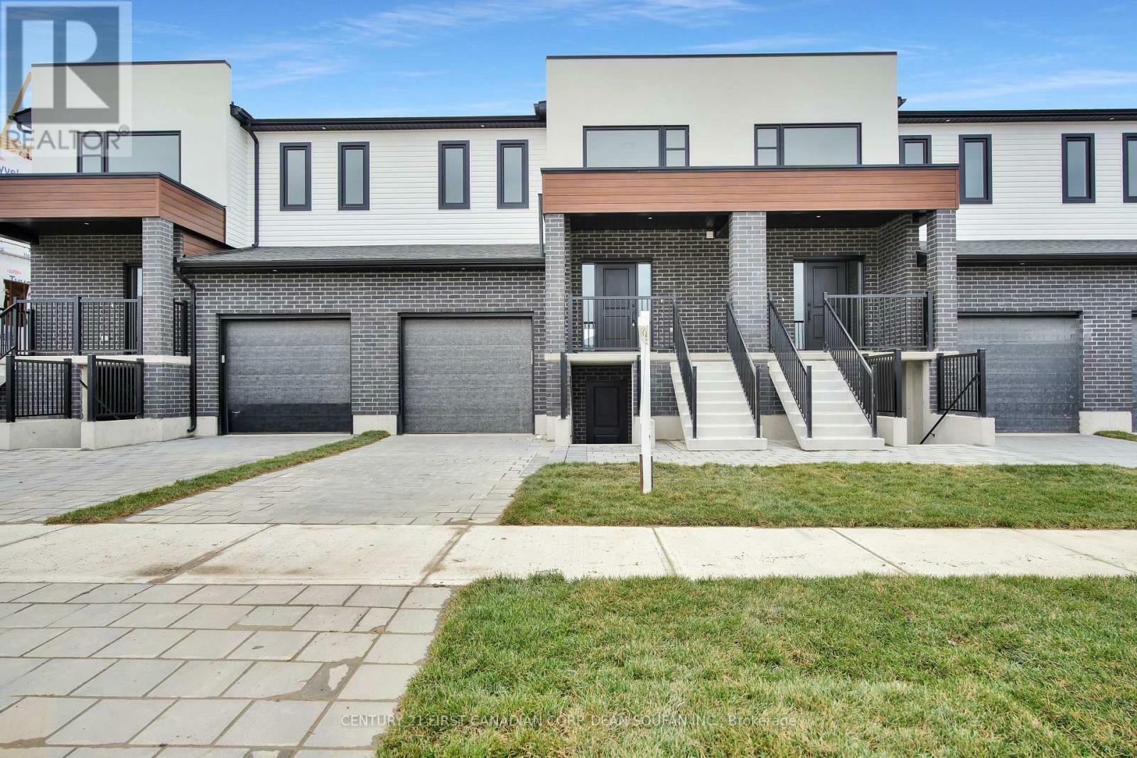 Photo de la propriété: 6643 Royal Magnolia Avenue ON N6P 0J6