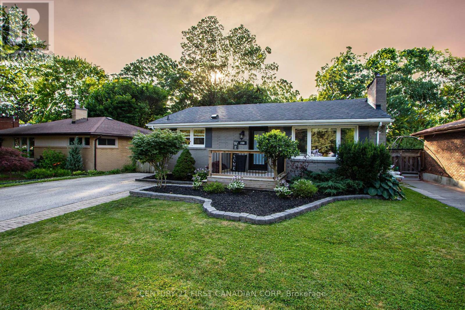Property Photo: 230 Ridgewood Crescent ON N6J 3G6