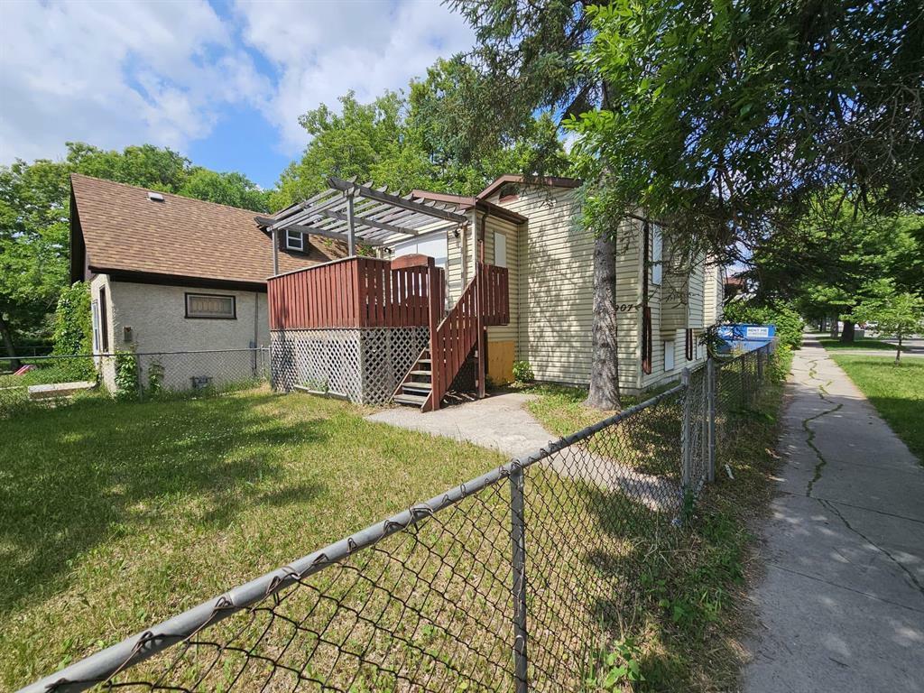 Property Photo: 307 Johnson Avenue MB R2L 0H9