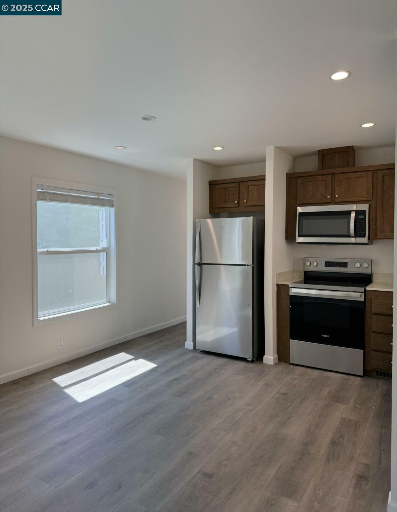 Property Photo: 418 N School St CA 95240
