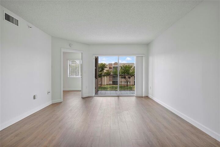 Property Photo:  9537 Weldon Cir I309  FL 33321 
