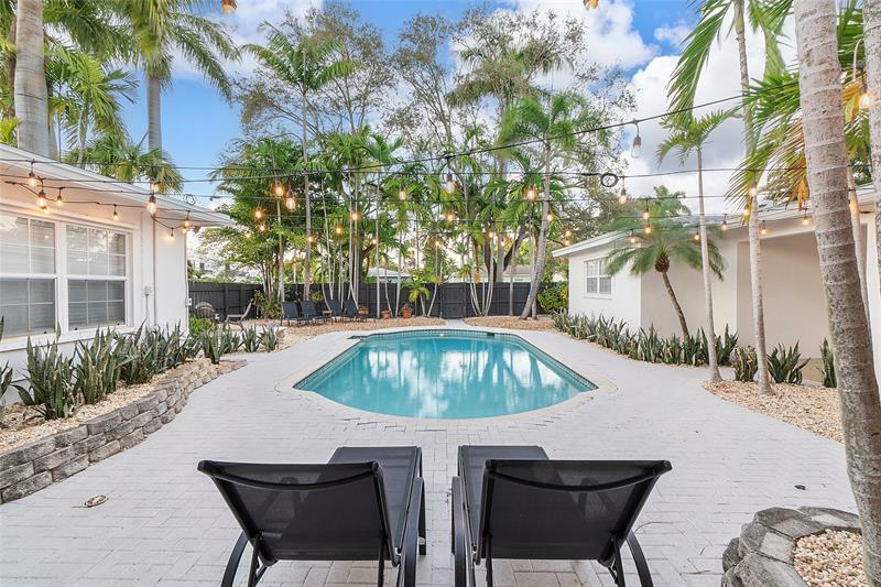Property Photo: 1400 NE 4th Ct 3 FL 33301
