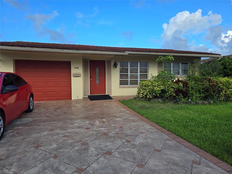 Property Photo:  5708 NW 65th Way  FL 33321 