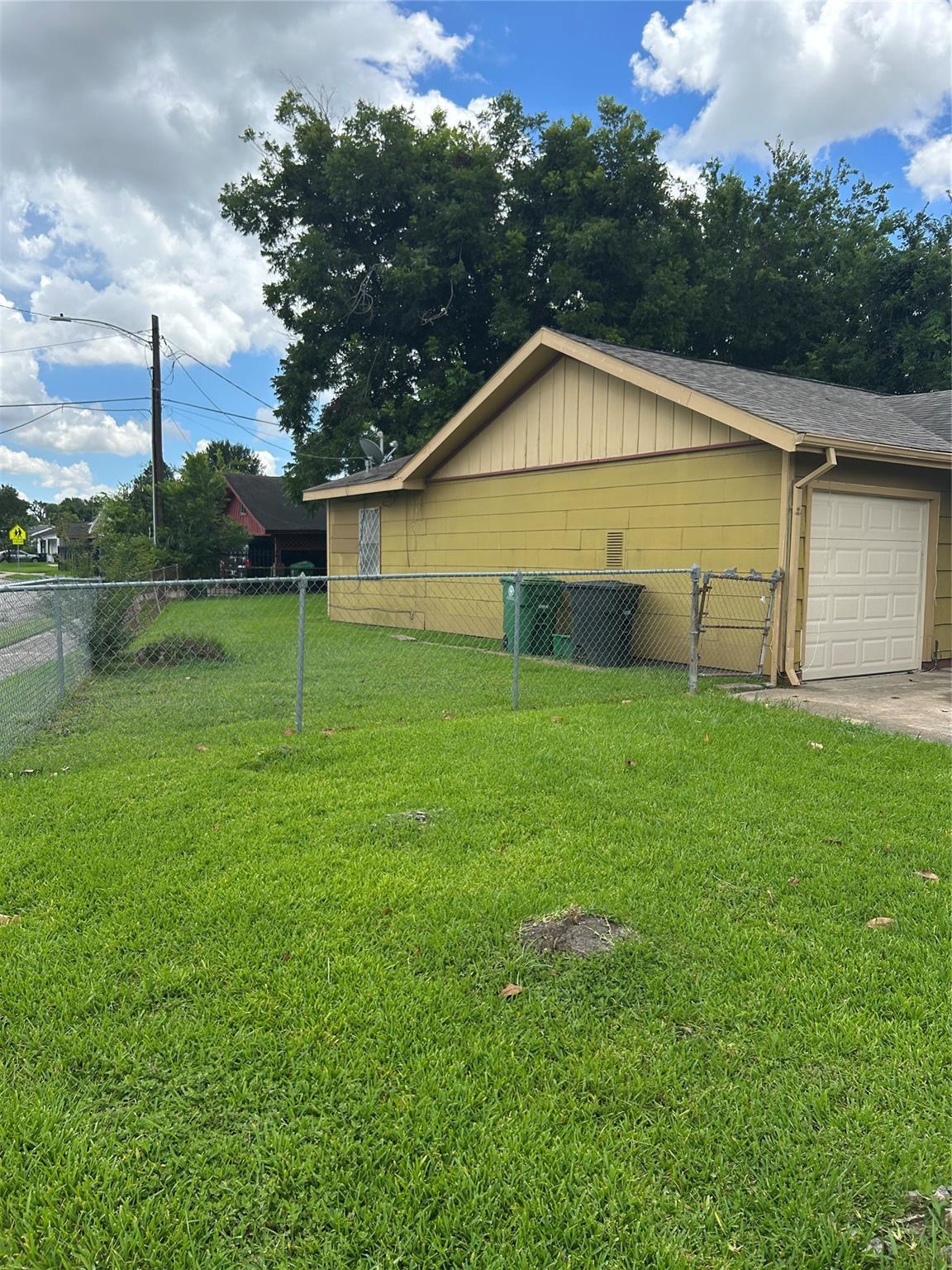 Property Photo: 1407 Silverdale TX 77029