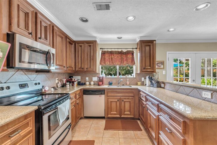 Property Photo:  1505 Missouri Street  TX 77520 