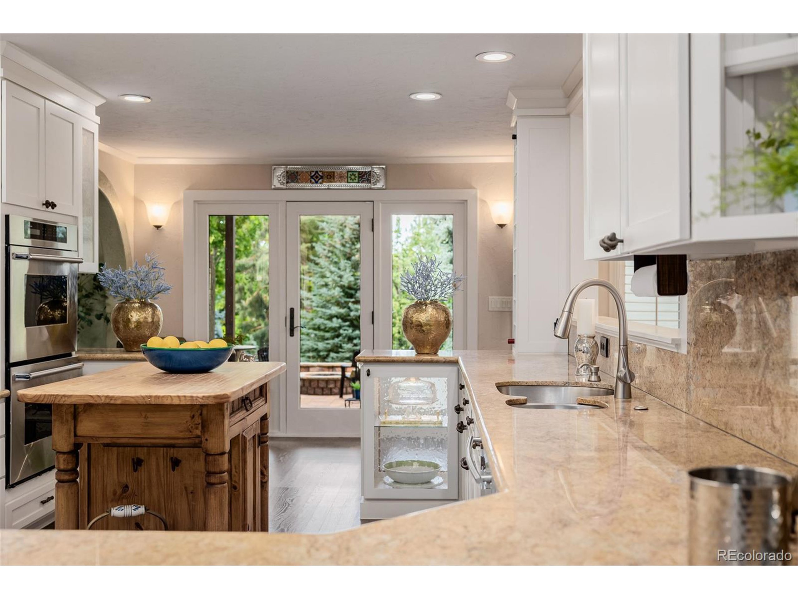 Property Photo: 3 E Belleview Ct CO 80121