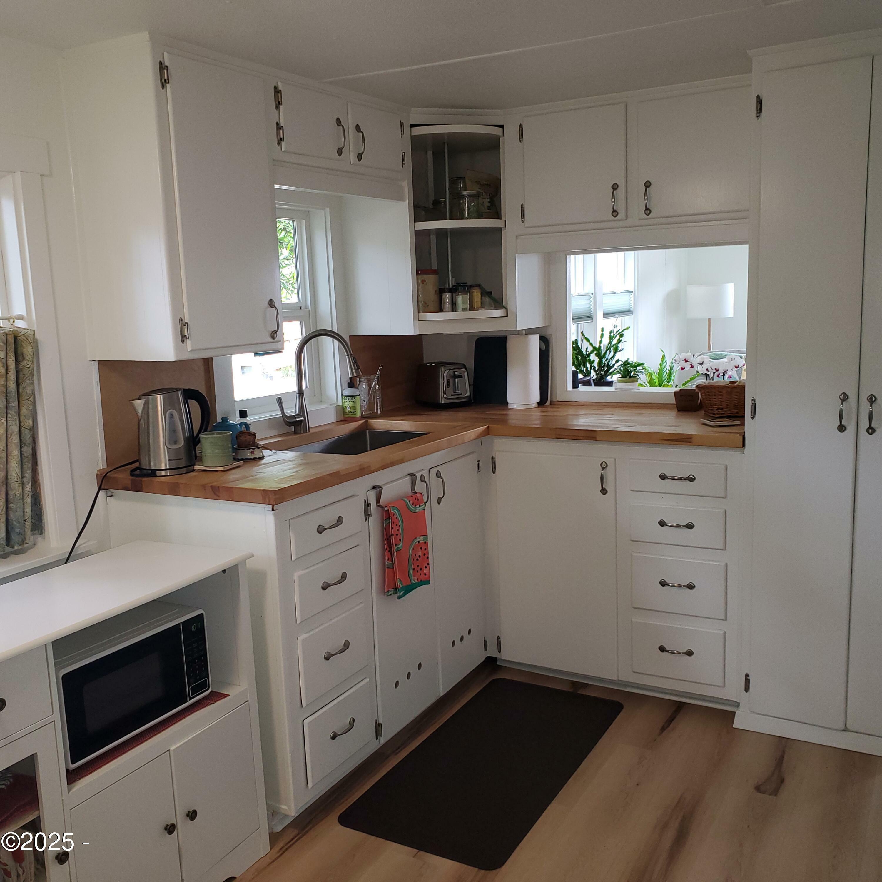 Property Photo: 4875 N Hwy 101 86 OR 97341