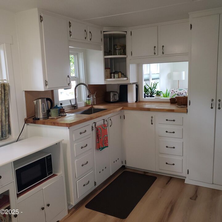 Property Photo:  4875 N Hwy 101 86  OR 97341 