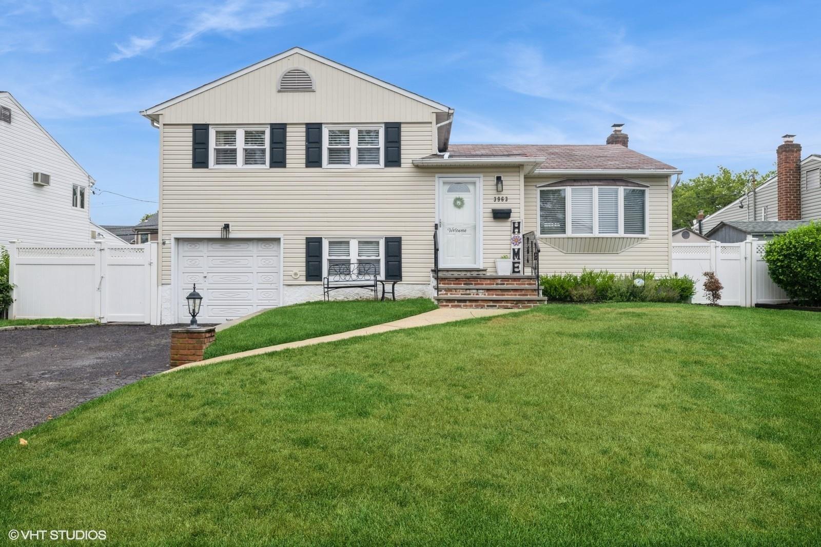 Property Photo: 3963 Daleview Avenue NY 11783