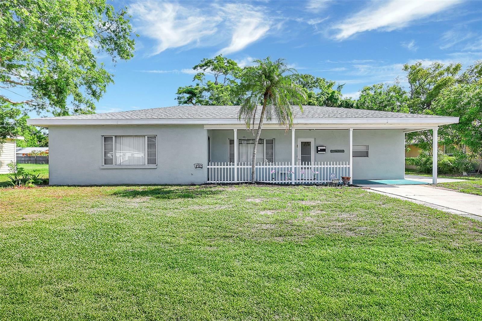 Property Photo: 2622 11th Avenue W FL 34205