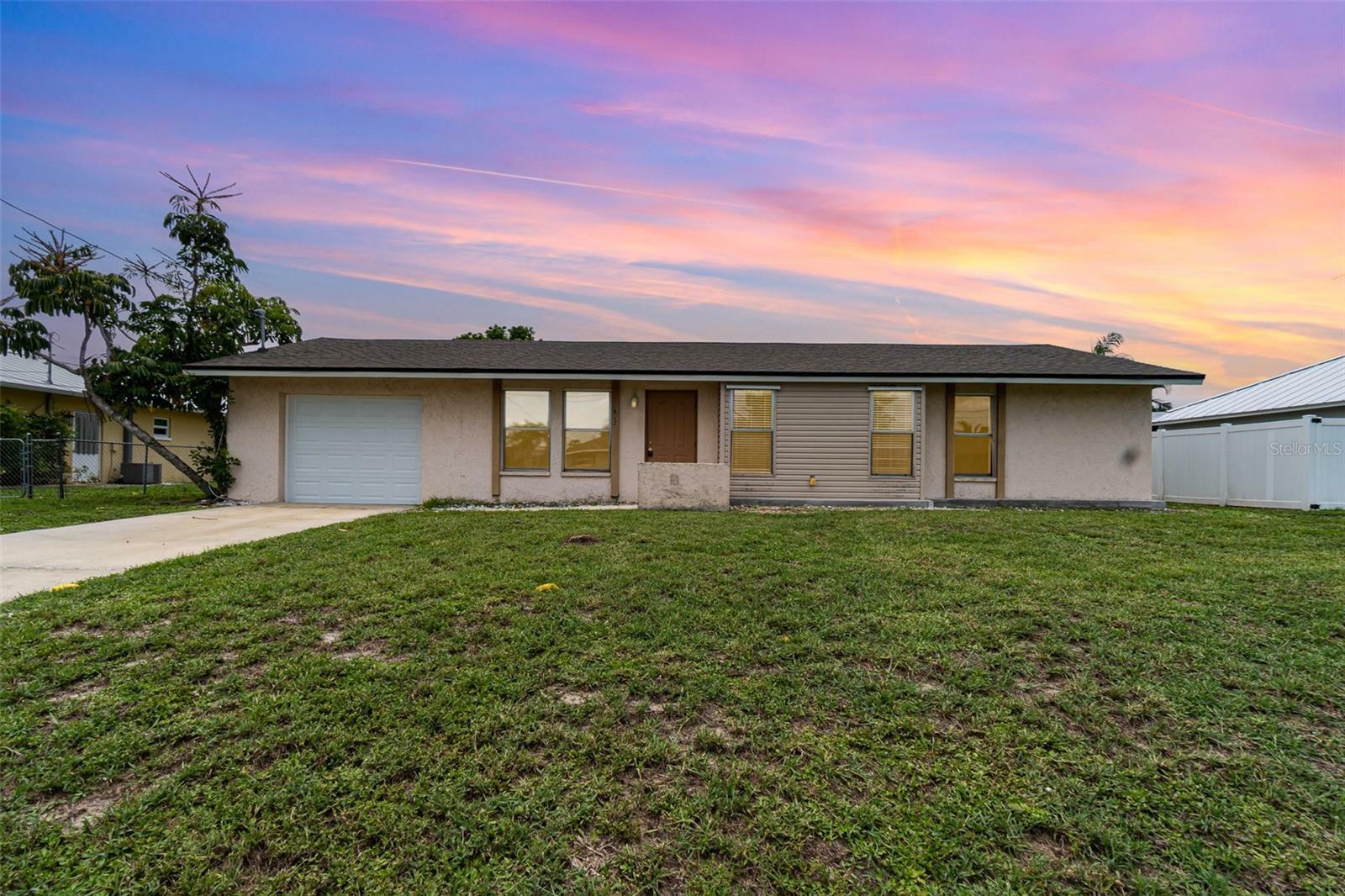 Property Photo: 1412 SE 11th Street FL 33990