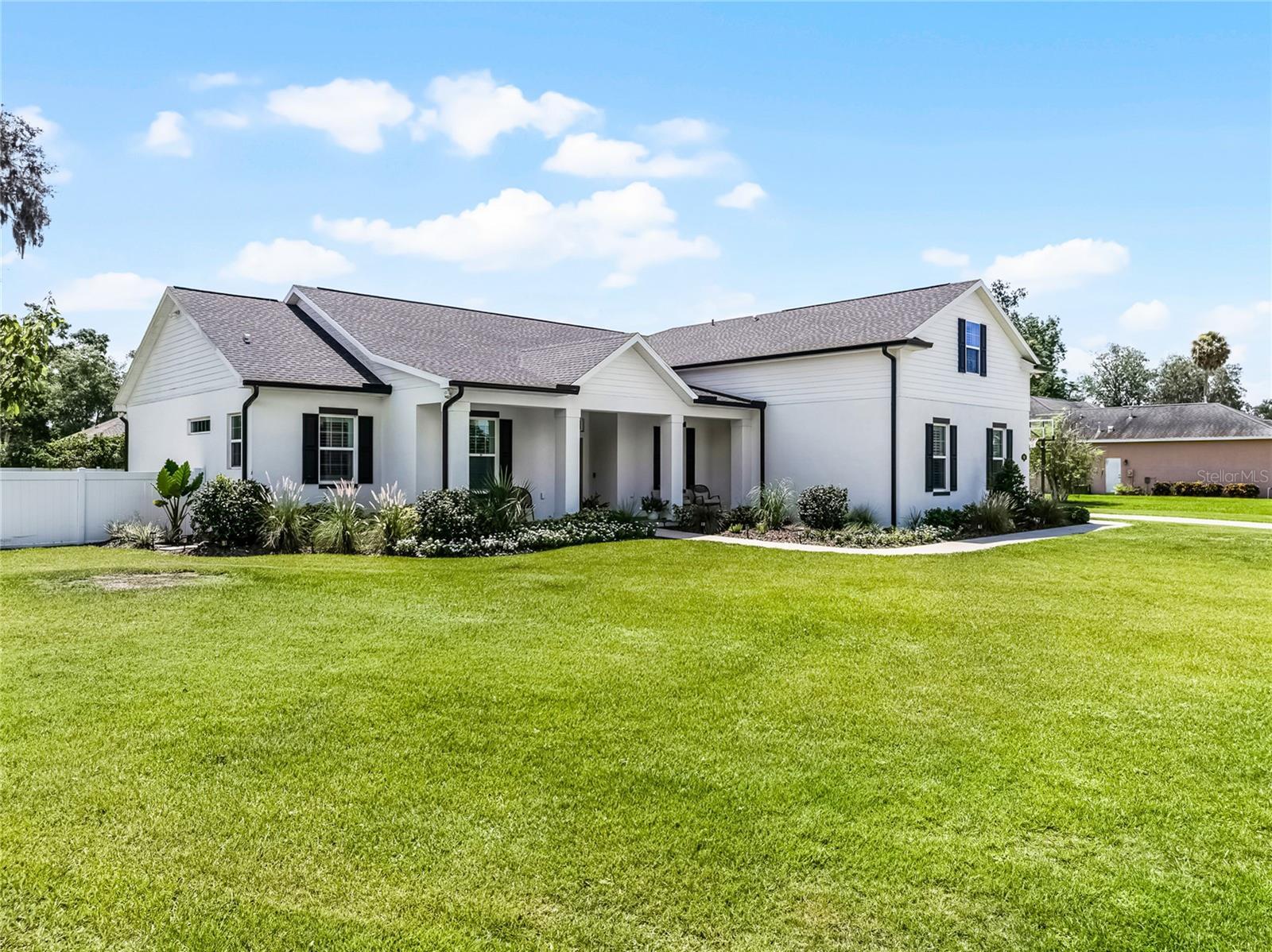 Property Photo: 926 John Cressler Drive FL 33584
