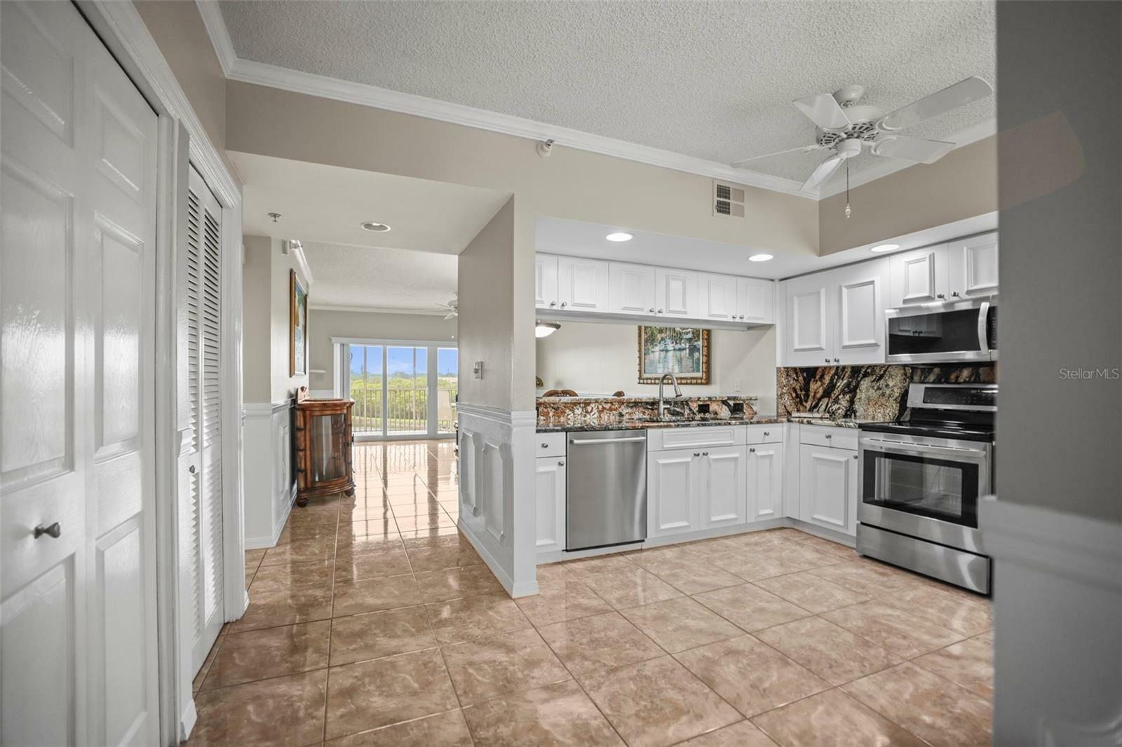 Property Photo:  6450 Shoreline Dr Drive 9202  FL 33708 
