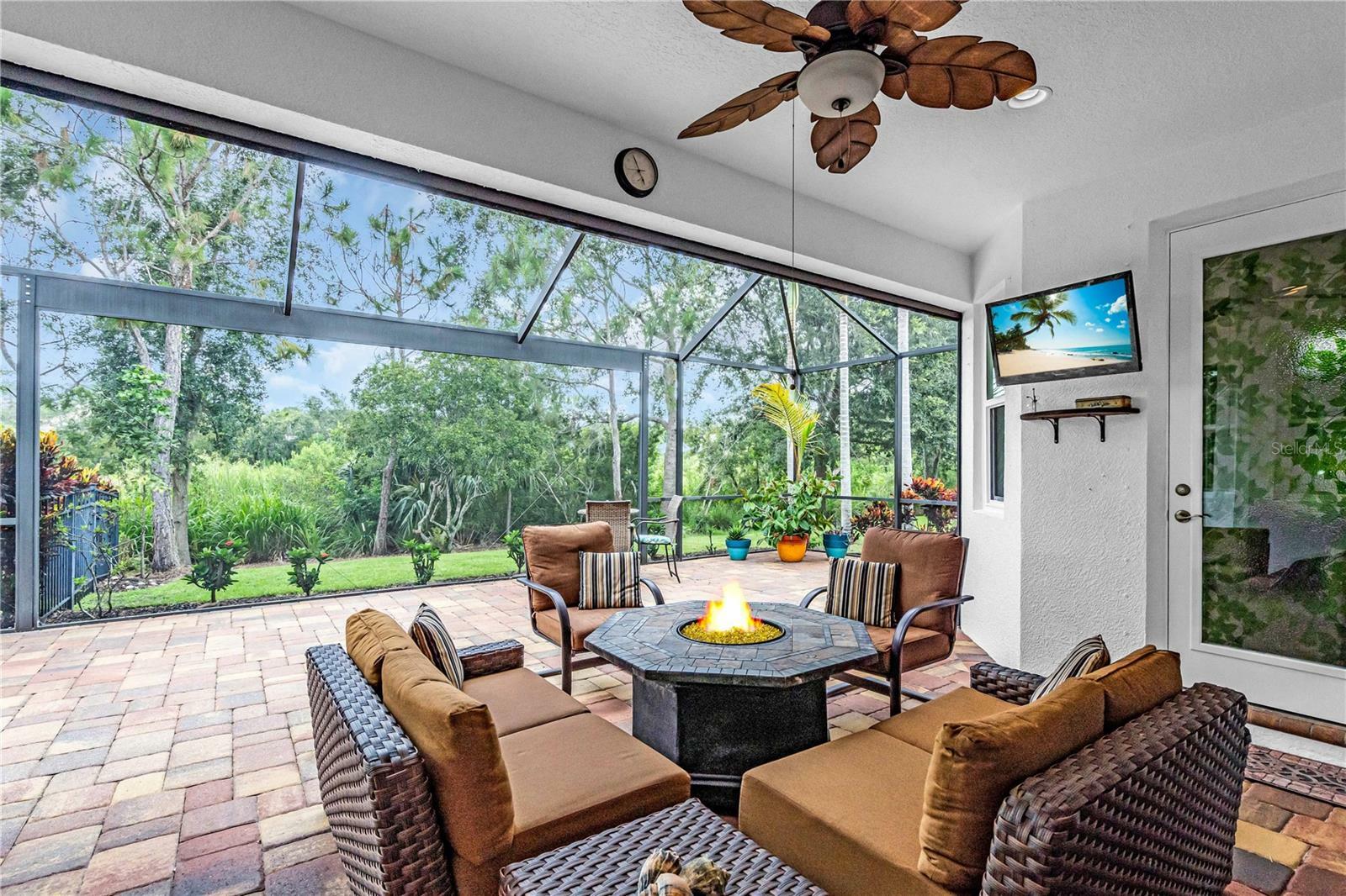 Property Photo: 616 Dogwood Run FL 34212