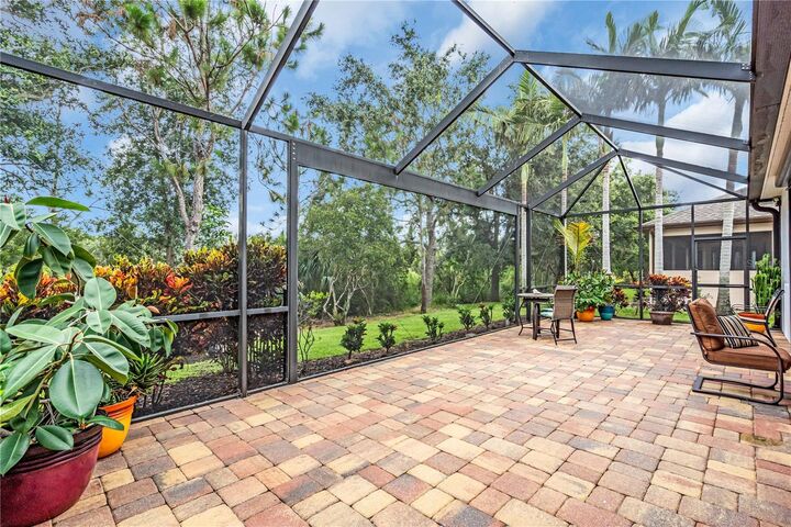 Property Photo: 616 Dogwood Run FL 34212