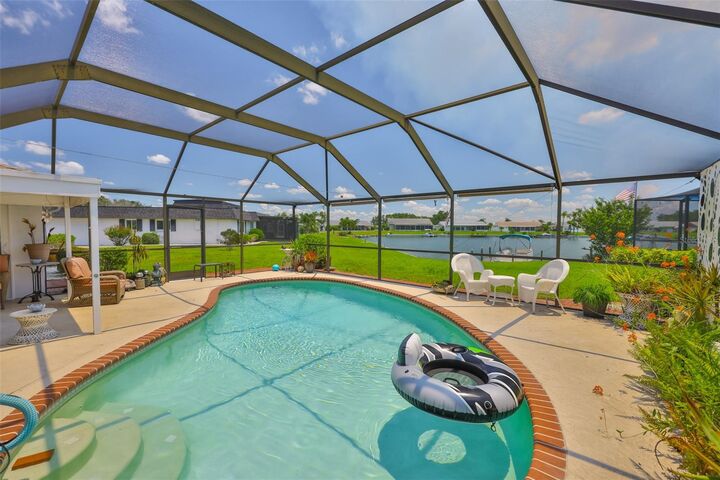 Property Photo:  1811 Milford Circle  FL 33573 